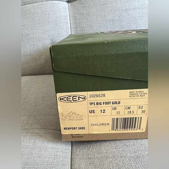 Keen Cozy Newport Shoes Little Kid Size 12 Gold - Picture 2 of 6